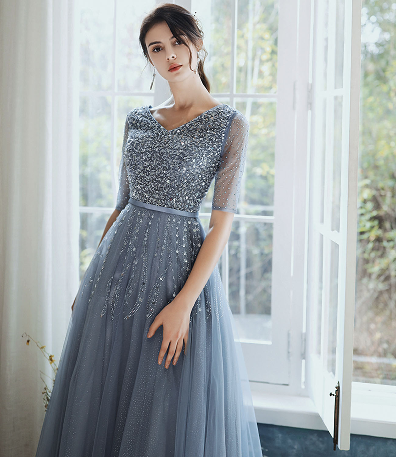 Langes Ballkleid aus blauem Tüll mit Perlen A-Linie Abendkleid 10333