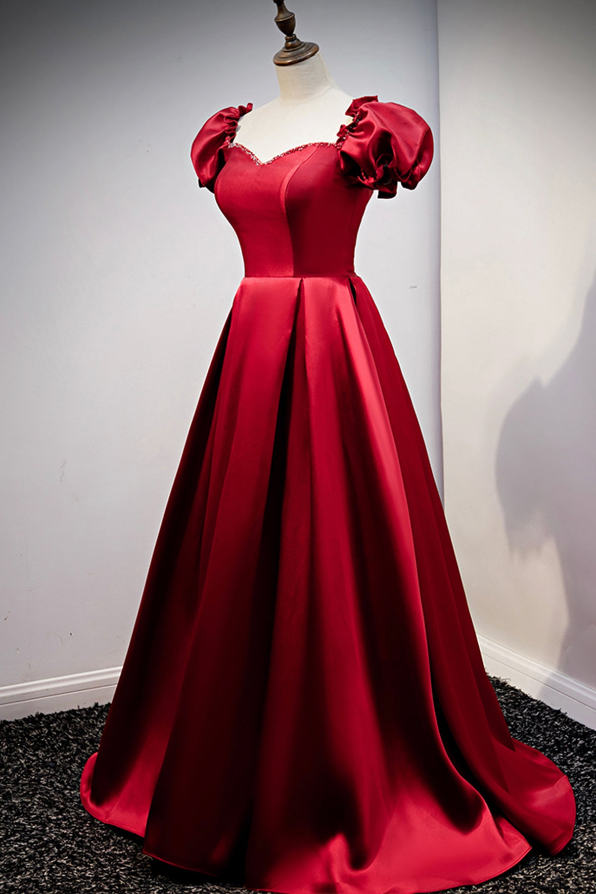 Robe de soirée longue en satin bordeaux 8711