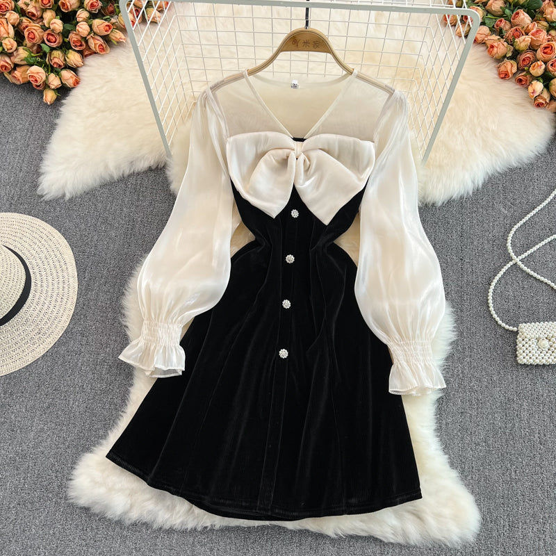 Süßes Langarmkleid mit V-Ausschnitt und Schleife Schwarzes Modekleid 10883