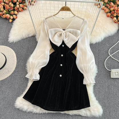Süßes Langarmkleid mit V-Ausschnitt und Schleife Schwarzes Modekleid 10883