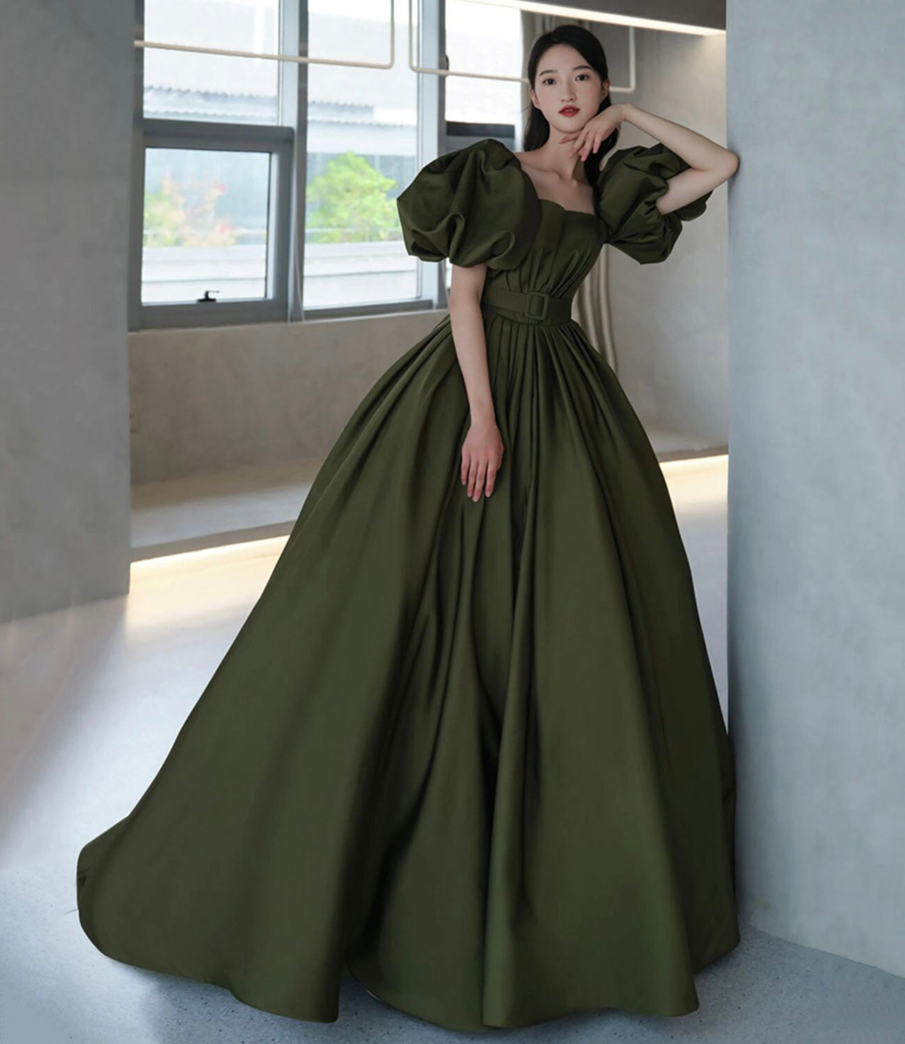 Robe de princesse longue en satin vert coupe A 10192