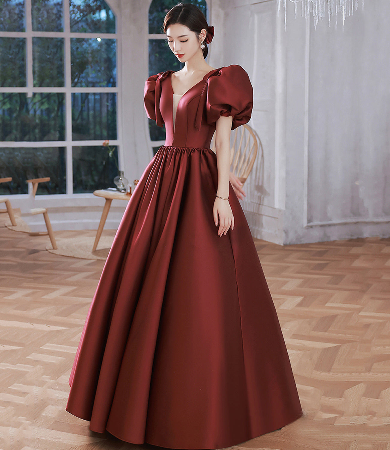 Langes Ballkleid aus Satin mit V-Ausschnitt in Burgund A-Linie Abendkleid 10314
