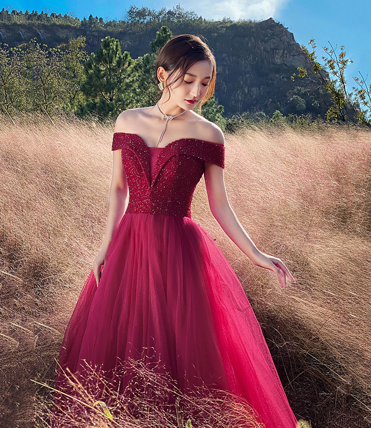 Robe de soirée longue en tulle rouge avec perles 10307