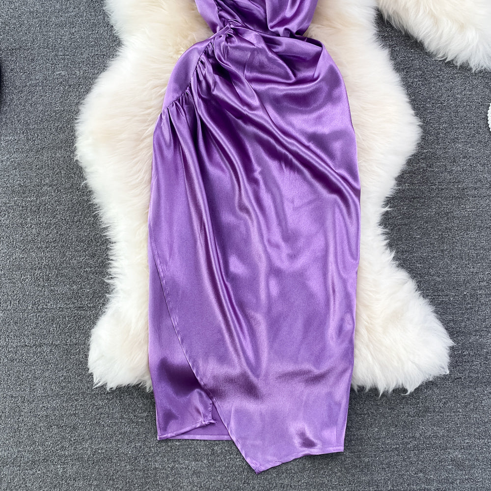 Schlankes und schmales, plissiertes, ärmelloses Hüftwickelkleid mit diagonalem Nackenband 11226