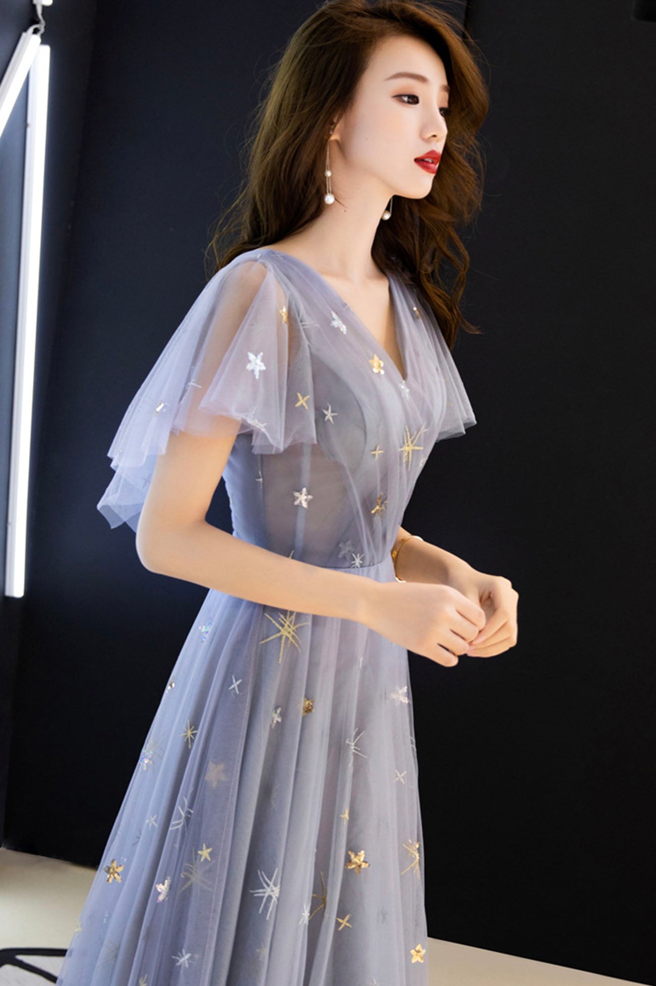 Blaues langes Ballkleid aus Tüll mit V-Ausschnitt blaues Abendkleid 10640