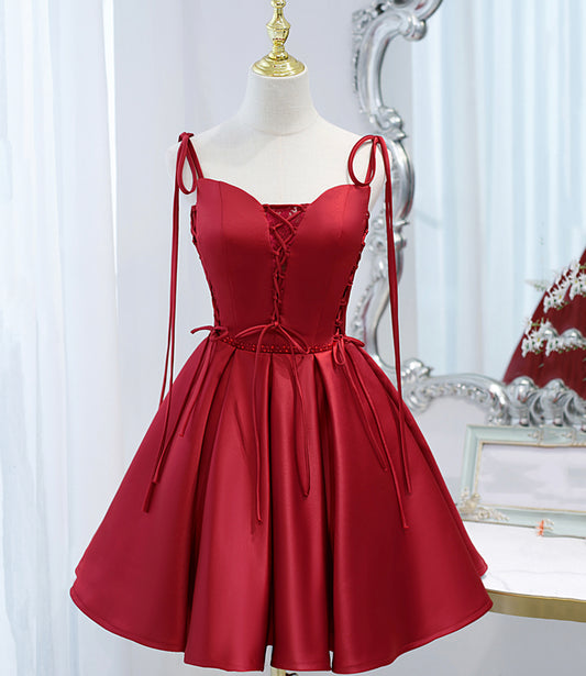 Burgunderfarbenes kurzes Abschlussballkleid aus Satin mit Schnürung und Partykleid 10098