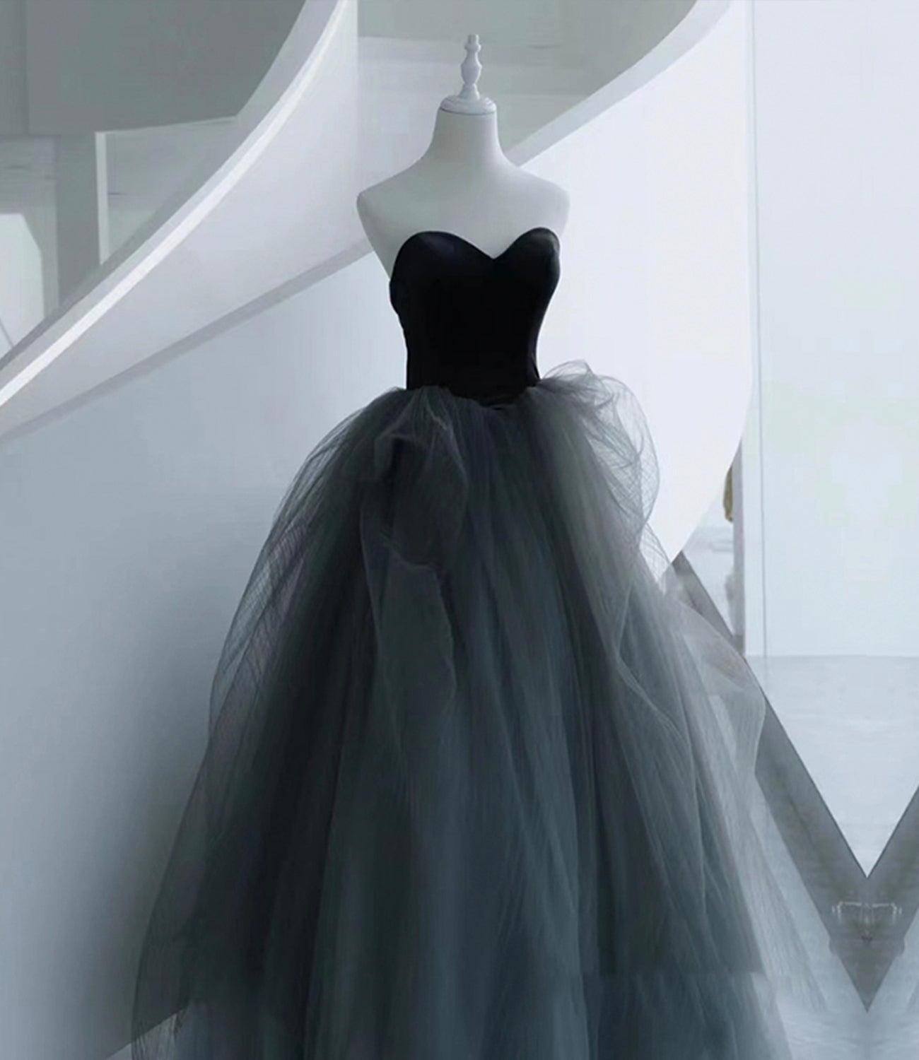 Schwarzes und graues langes Ballkleid aus Tüll A-Linie Abendkleid 10517