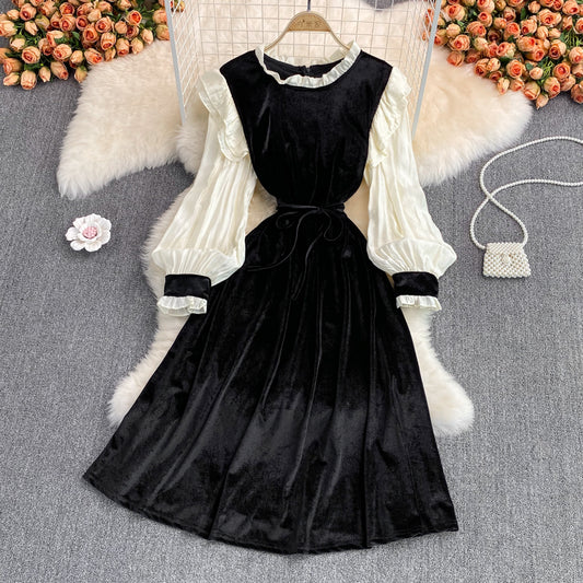 Schwarzes Samtkleid mit langen Ärmeln Modekleid 10954