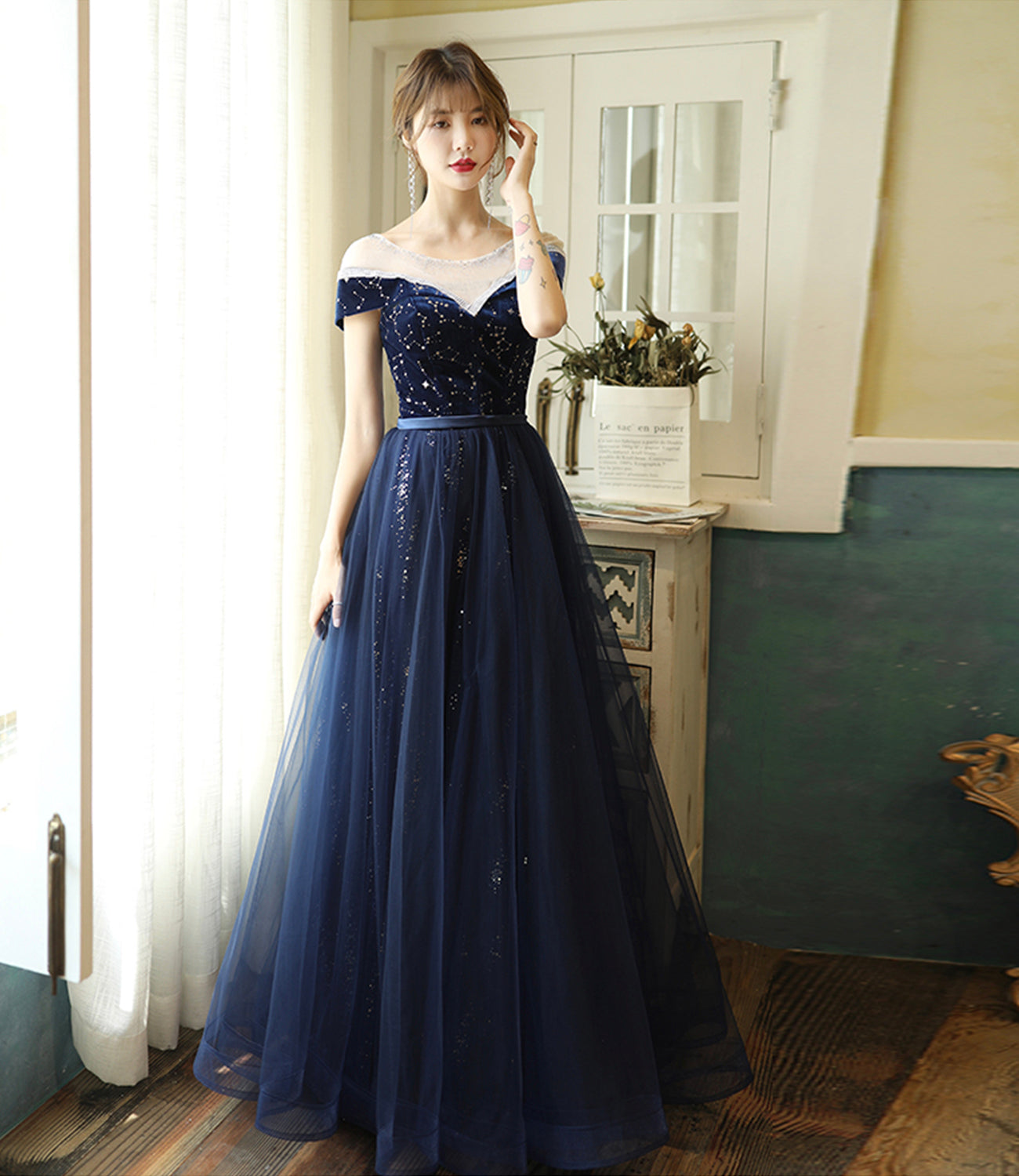 Robe de soirée longue en tulle et velours bleu 10384