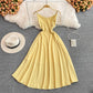 Einfaches kurzes Kleid mit V-Ausschnitt A-Linie Modekleid 10702