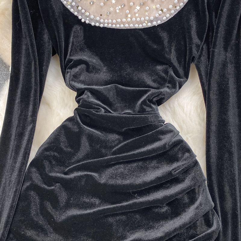 Schwarzes Samtkleid mit langen Ärmeln Modekleid 10929