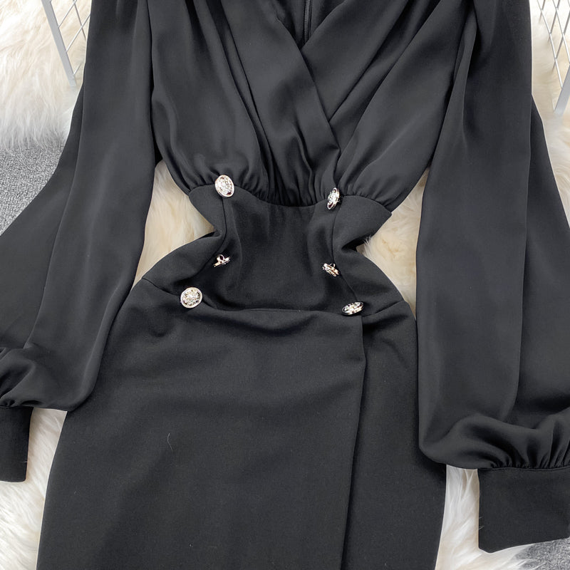 Robe noire à manches longues et col en V 10843 