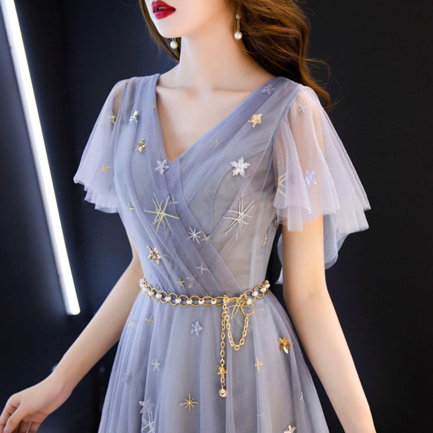 Blaues langes Ballkleid aus Tüll mit V-Ausschnitt blaues Abendkleid 10640