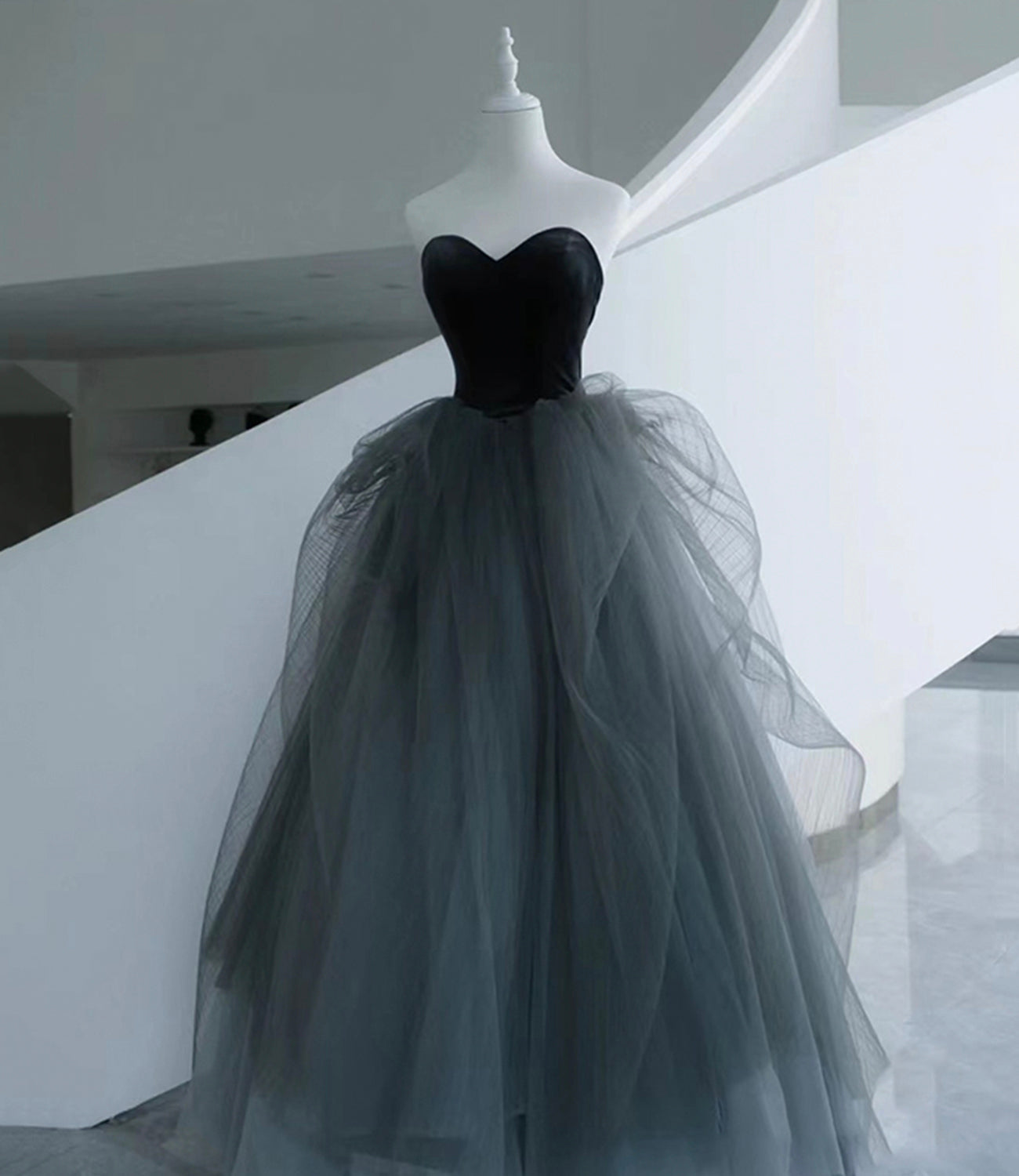 Schwarzes und graues langes Ballkleid aus Tüll A-Linie Abendkleid 10517