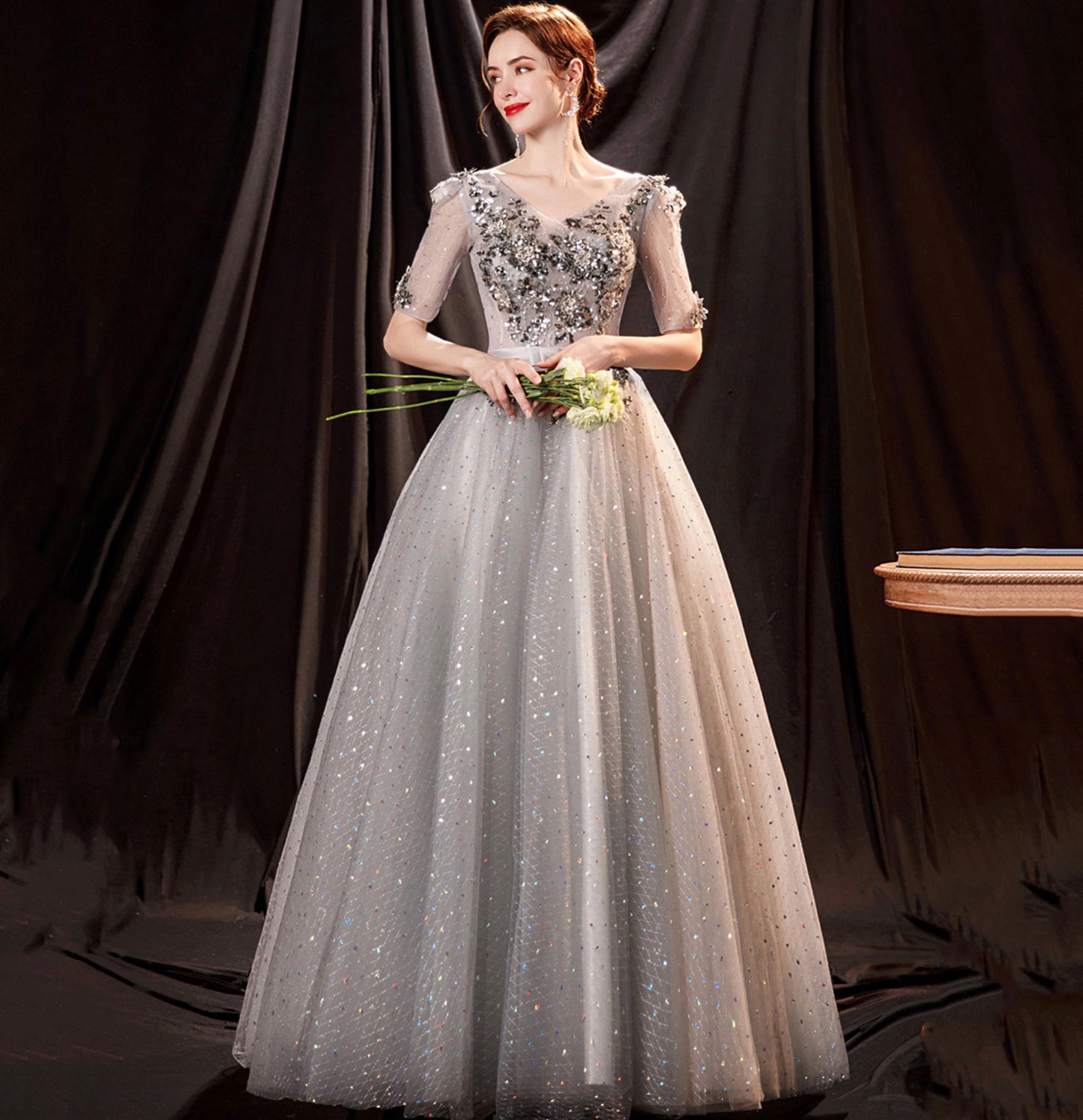 Langes Ballkleid aus grauem Tüll mit Pailletten, formelles Kleid 10147