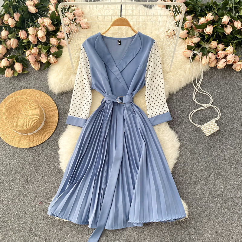 Süßes Langarmkleid mit V-Ausschnitt A-Linie Modekleid 10667