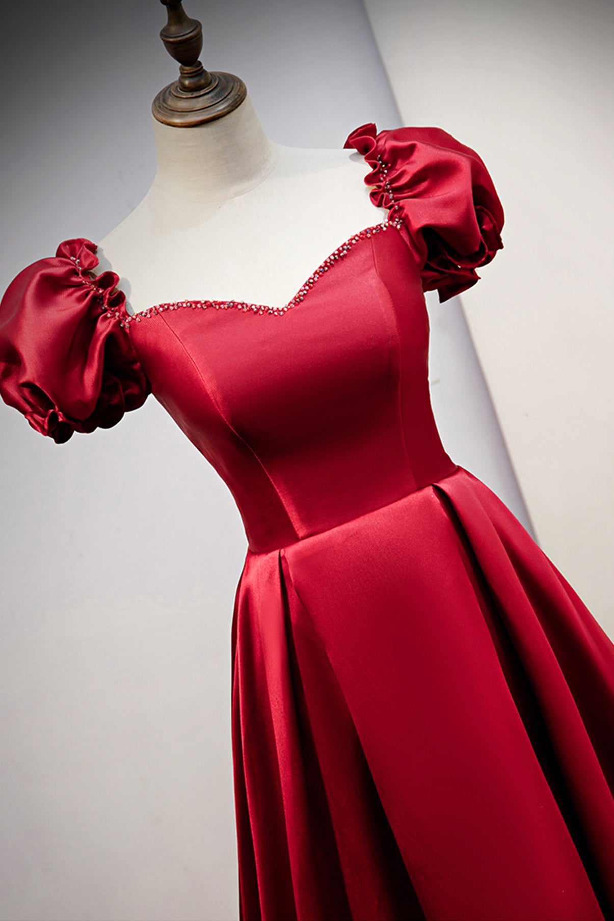 Robe de soirée longue en satin bordeaux 8711