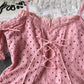 Schulterfreies, schmales, schulterfreies Kleid mit Spitzenausschnitt und Spitzenriemen 3725