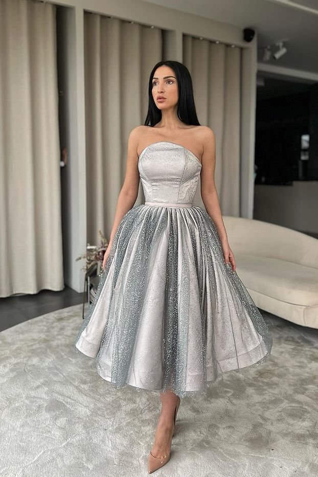 Silbernes, trägerloses, kurzes Ballkleid in A-Linie mit Pailletten gh658