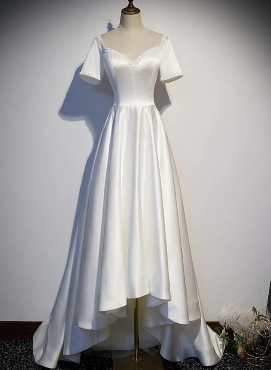 Weißes einfaches wulstiges kurzes Ärmel-hoch niedriges Hochzeitsfest-Kleid, weißes Party-Kleid gh58