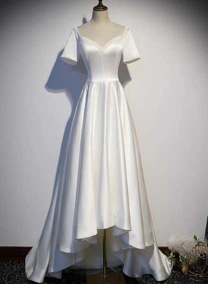 Weißes einfaches wulstiges kurzes Ärmel-hoch niedriges Hochzeitsfest-Kleid, weißes Party-Kleid gh58