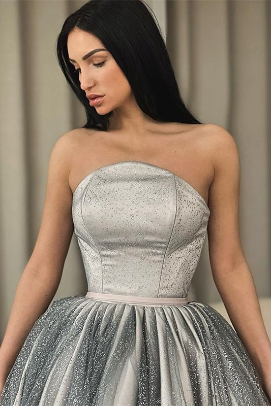 Silbernes, trägerloses, kurzes Ballkleid in A-Linie mit Pailletten gh658