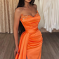 Orange trägerloses langes Meerjungfrau-Abschlussballkleid mit Rüschen gh750