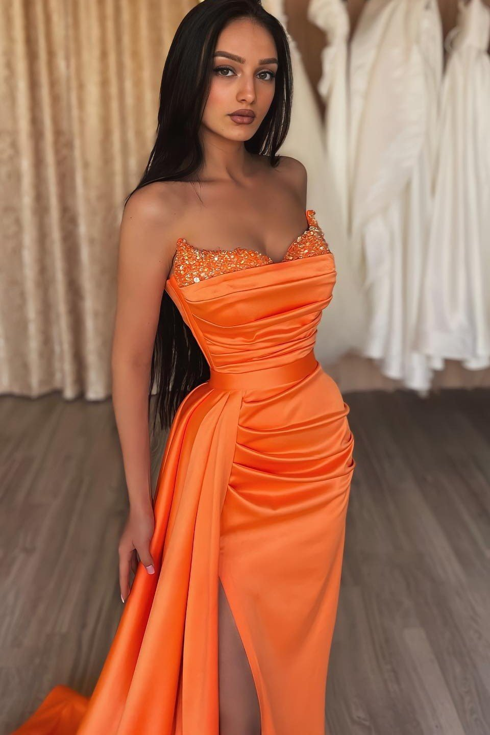 Orange trägerloses langes Meerjungfrau-Abschlussballkleid mit Rüschen gh750