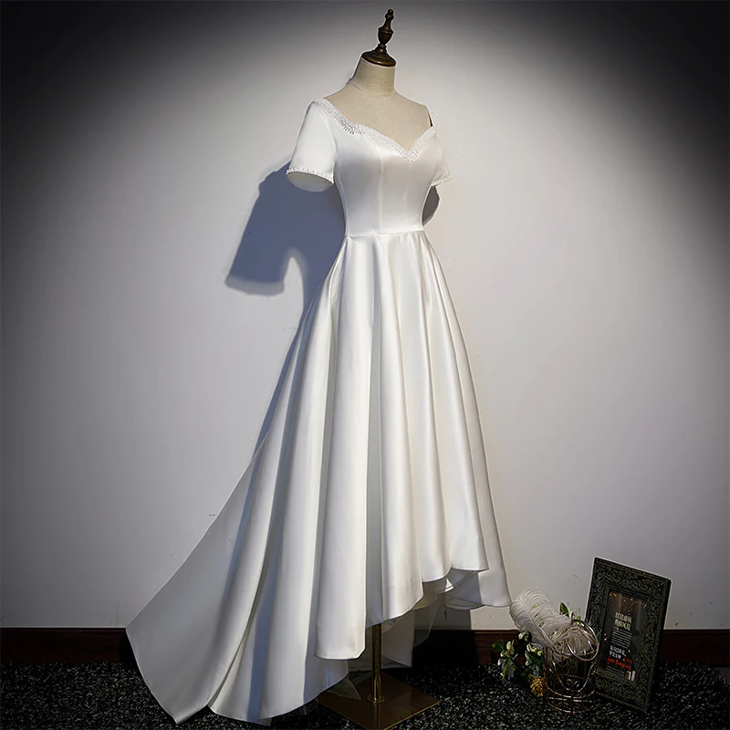Weißes einfaches wulstiges kurzes Ärmel-hoch niedriges Hochzeitsfest-Kleid, weißes Party-Kleid gh58