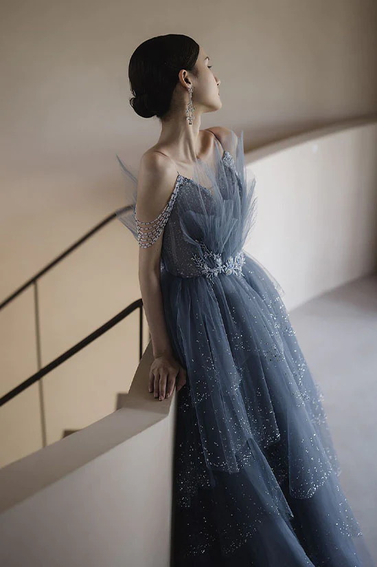 Wunderschönes, funkelndes, exquisites, mit Perlen besetztes, langes Tüll-Ballkleid-Abendkleid mit Strasssteinen und mehrlagigem Kleid gh1001