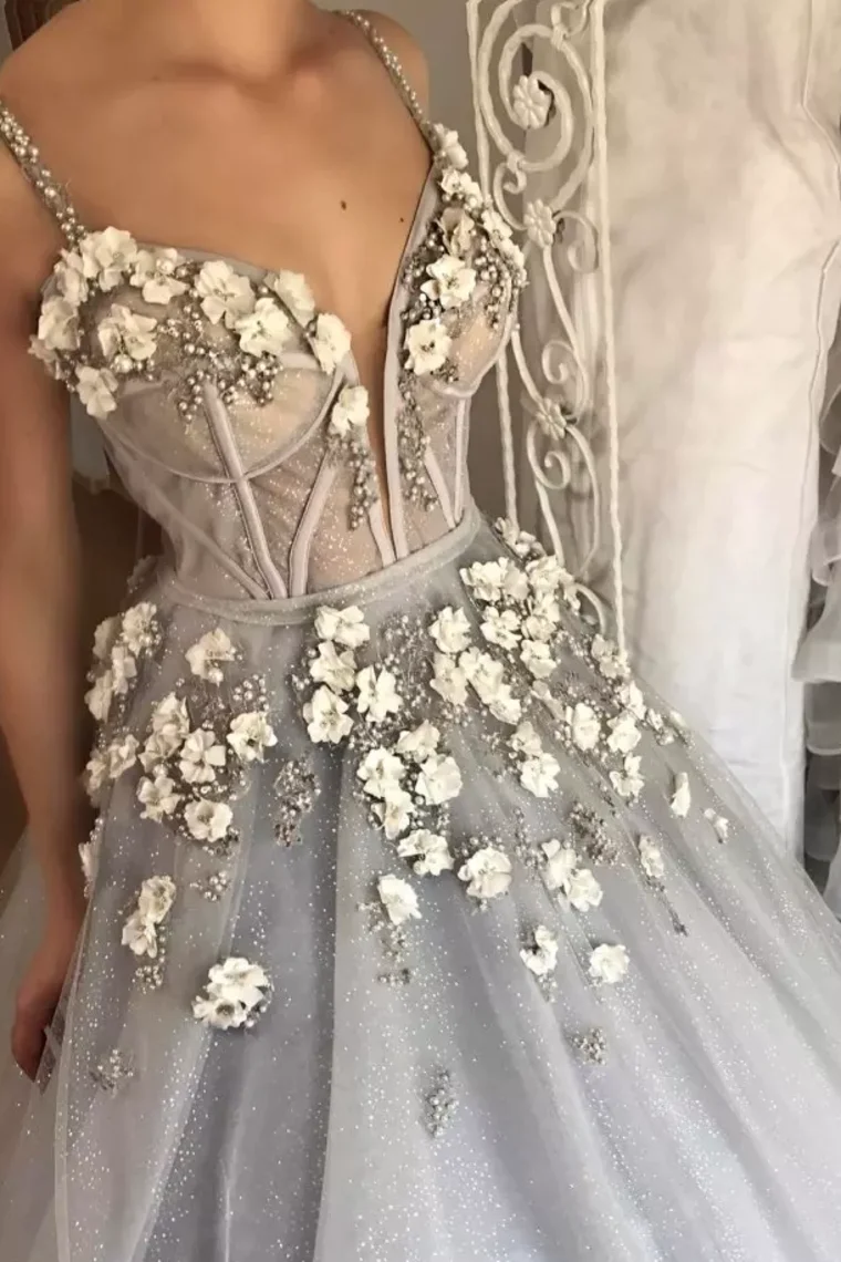 Ballkleid Spaghettiträger Quinceanera Kleider mit handgemachten Blumen Tüll gh2069