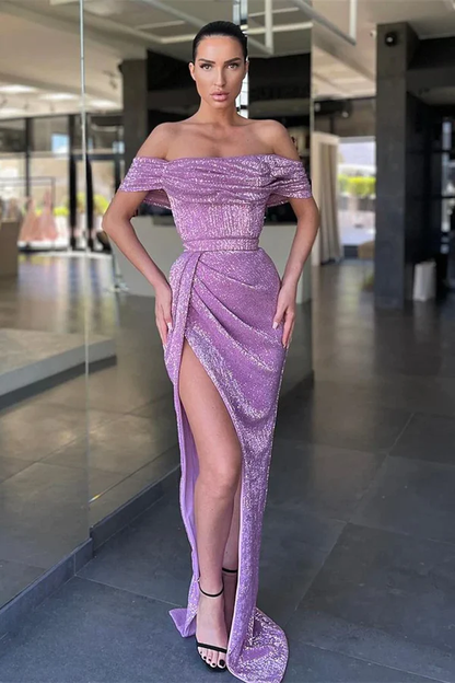 LILA SCHULTERFREIES ABSCHLUSSKLEID MIT PAILLETTEN LANG MIT SCHLITT gh2039