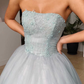 Elegantes, staubiges blaues, trägerloses, langes Ballkleid mit Rüschen gh2248