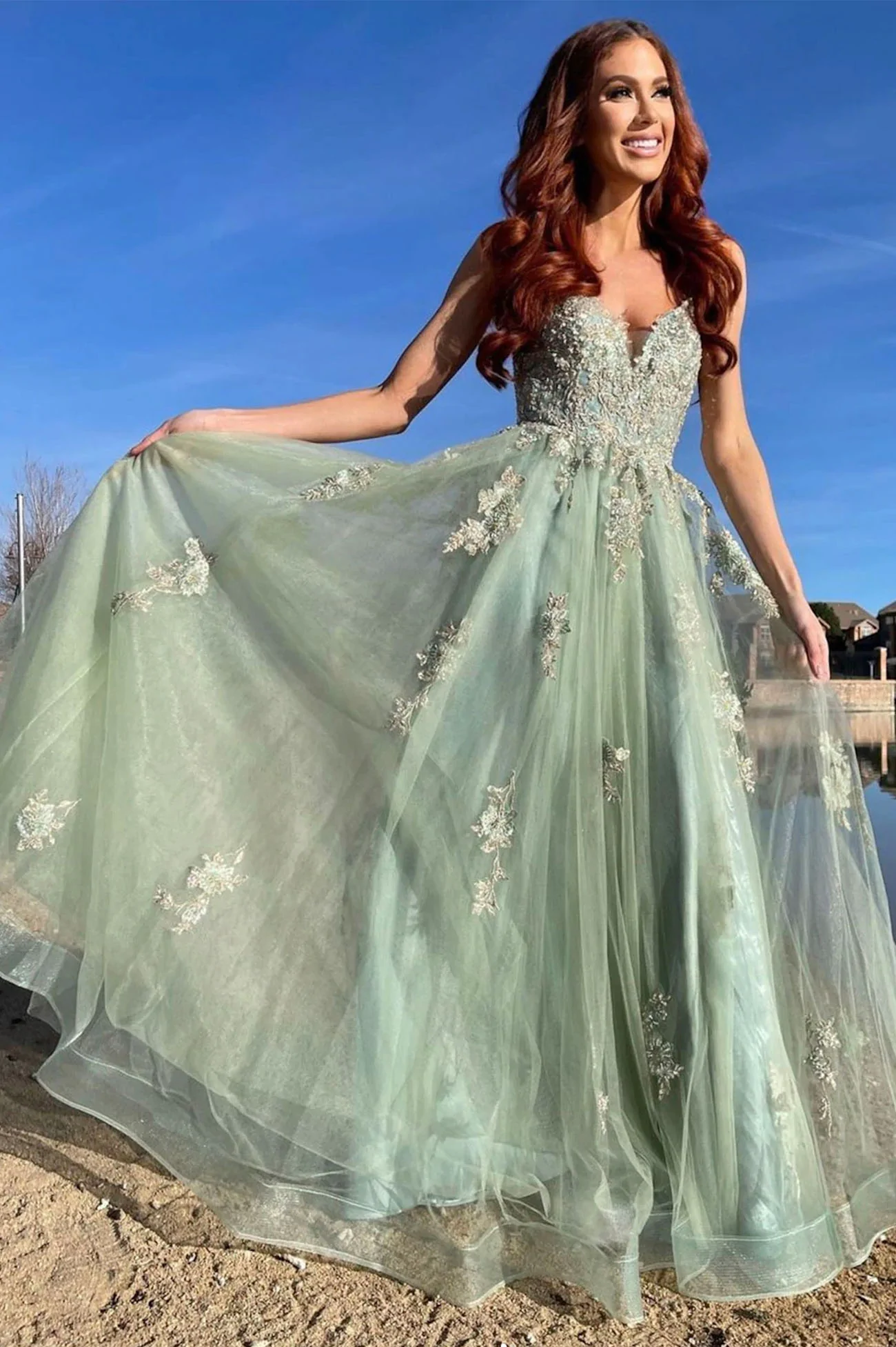 Grünes V-Ausschnitt Tüll Spitzenapplikationen Langes Abendkleid gh2211
