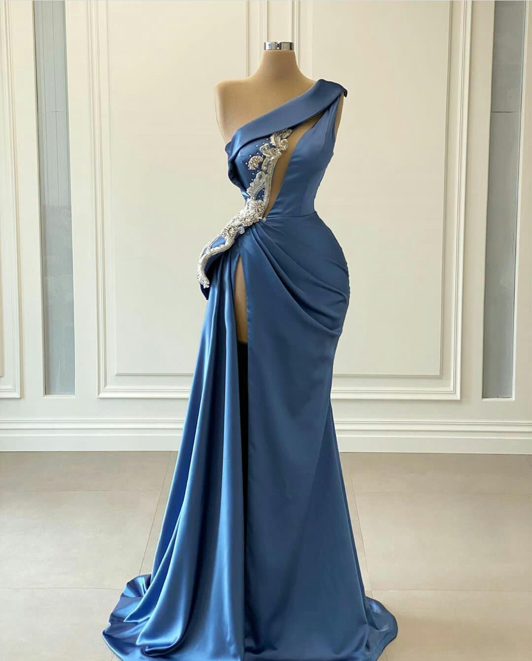 blaue Abschlussballkleider, Perlenabschlussballkleider, Abschlussballkleider mit Schlüsselloch, Abschlussballkleider aus Satin, Abschlussballkleider mit einer Schulter, gh2054