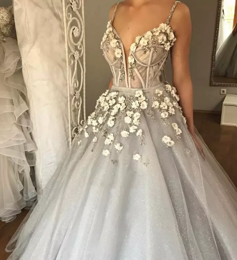 Ballkleid Spaghettiträger Quinceanera Kleider mit handgemachten Blumen Tüll gh2069