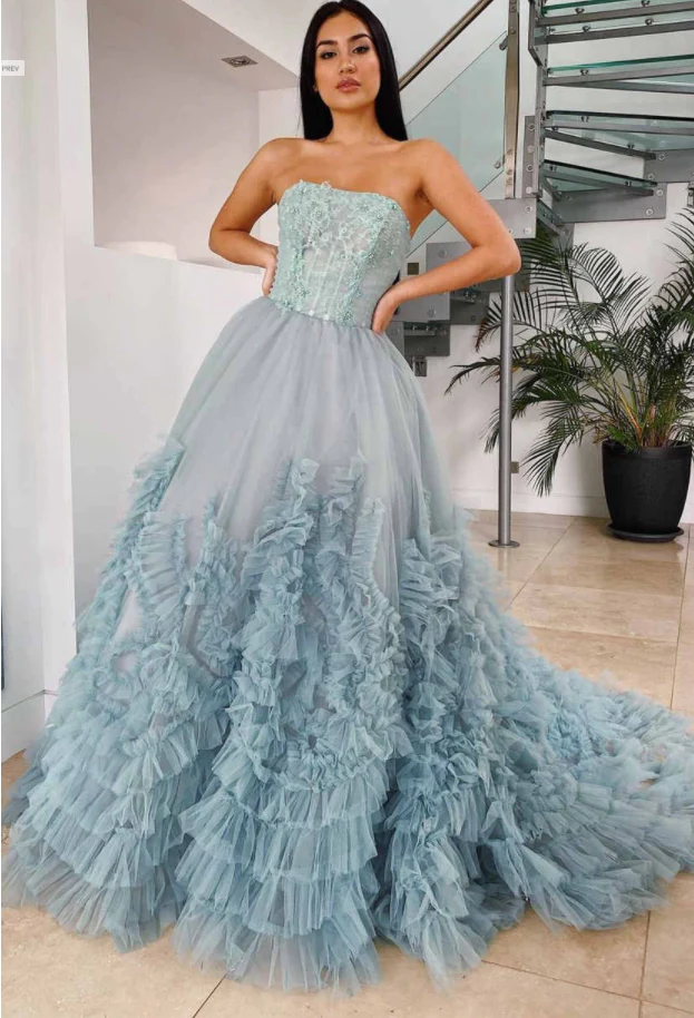 Elegantes, staubiges blaues, trägerloses, langes Ballkleid mit Rüschen gh2248