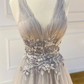 Langes Abschlussballkleid aus Tüllspitze mit V-Ausschnitt graues formelles Kleid aus Tüll gh2311