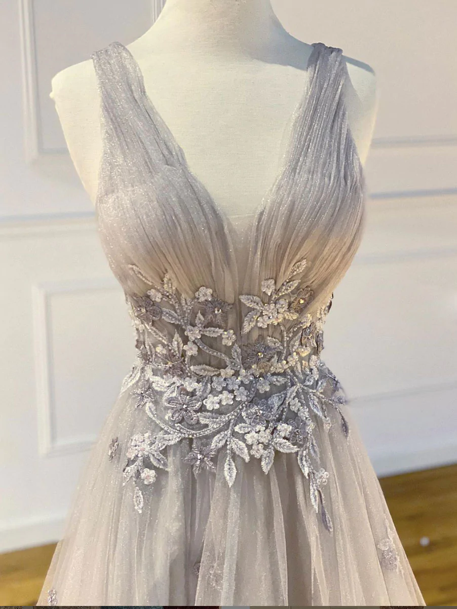 Langes Abschlussballkleid aus Tüllspitze mit V-Ausschnitt graues formelles Kleid aus Tüll gh2311