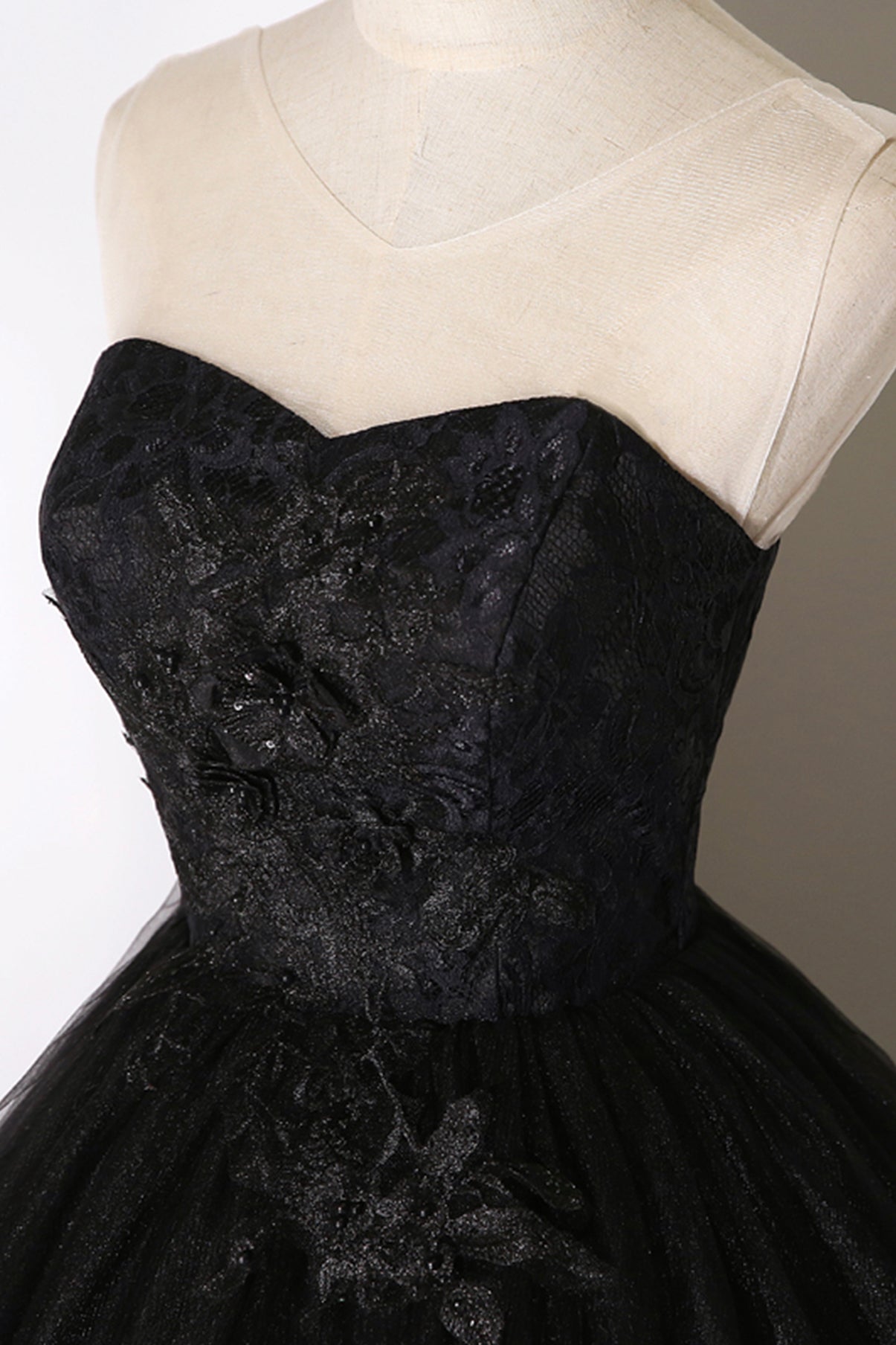 Schwarzes, zartes, florales A-Linien-Ballkleid aus Tüll mit Blumenmuster, lang 8641
