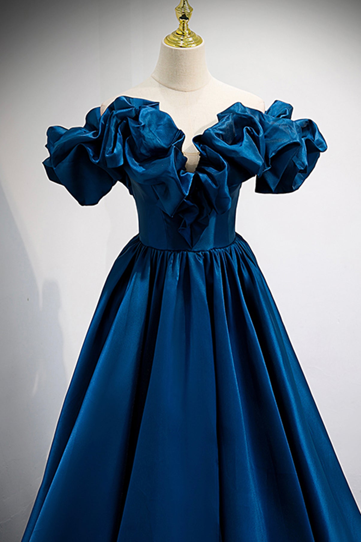 Robe de soirée longue en satin bleu avec ligne A 8877