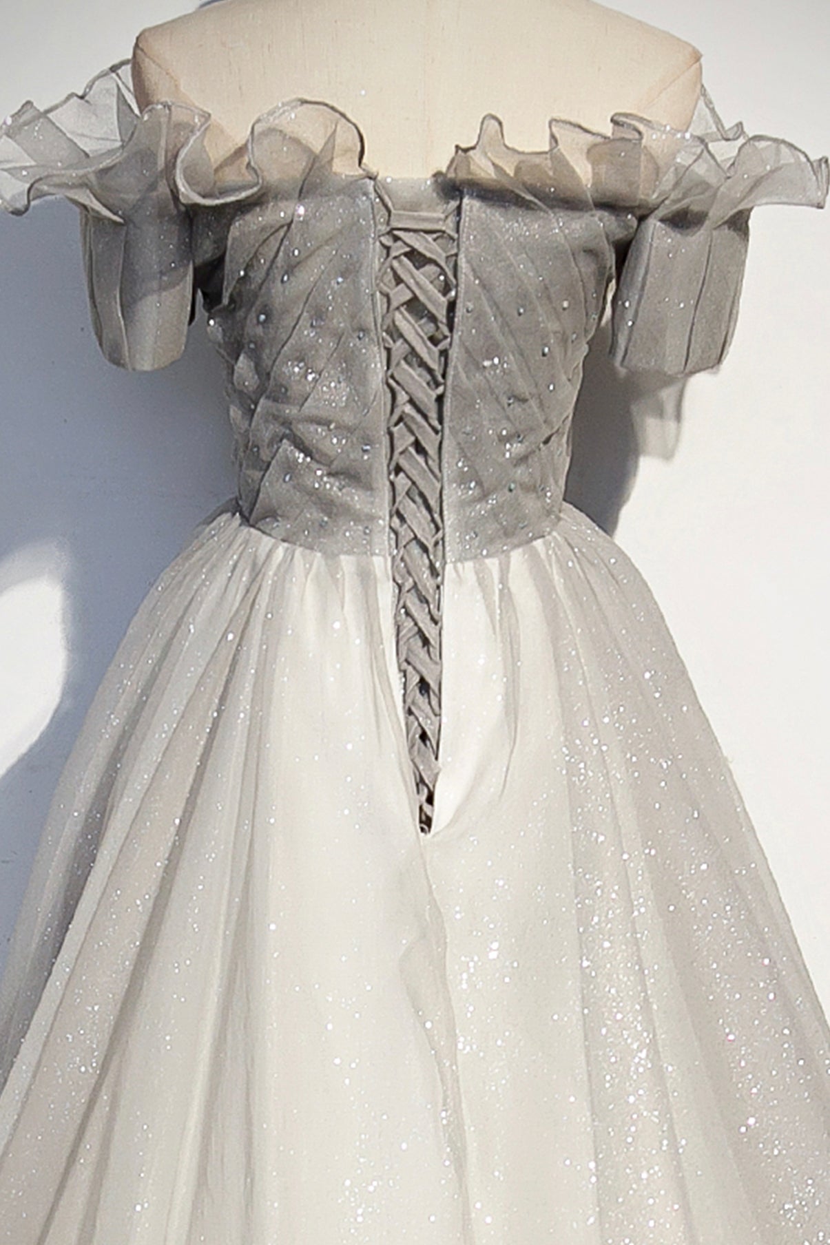 Langes Ballkleid aus silbernem Tüll, formelles Kleid 8598