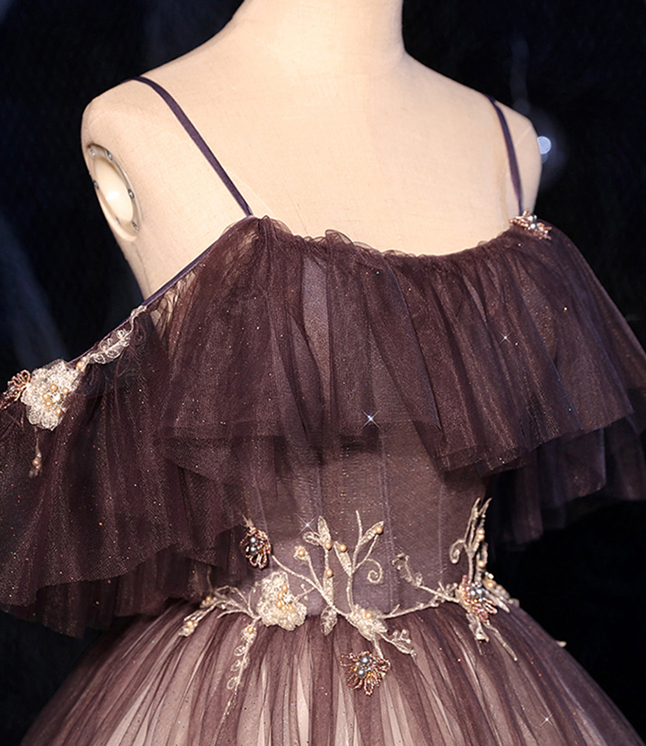 Braunes, zartes, florales Applikationen-Abendkleid in A-Linie und langem Tüll 8721