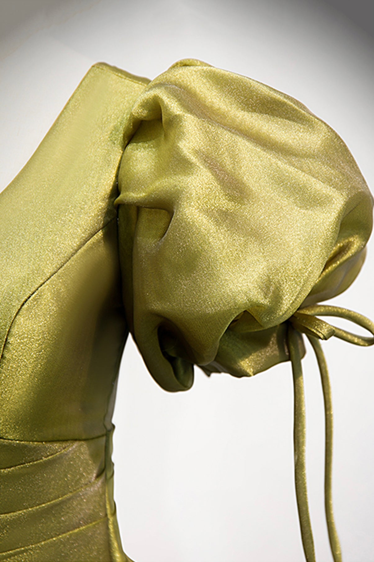 Robe de soirée longue en tulle vert à col en V Robe de soirée trapèze 8878