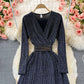 Elegantes Langarmkleid mit V-Ausschnitt, modisches Kleid 448