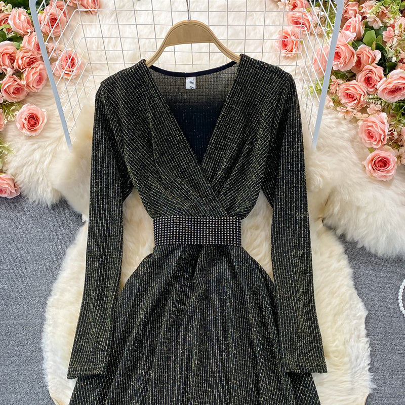 Elegantes Langarmkleid mit V-Ausschnitt, modisches Kleid 448