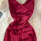 Rotes Modekleid mit V-Ausschnitt 423