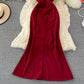 Rotes Modekleid mit V-Ausschnitt 423