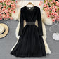 Elegantes Langarmkleid mit V-Ausschnitt, modisches Kleid 448