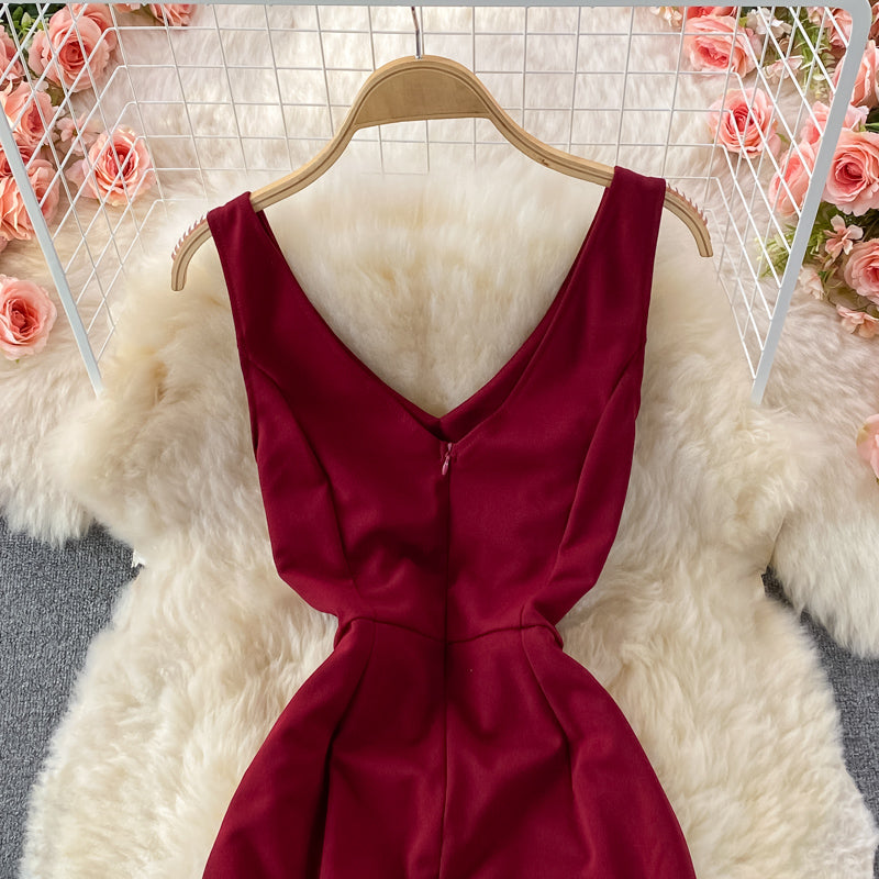 Rotes Modekleid mit V-Ausschnitt 423